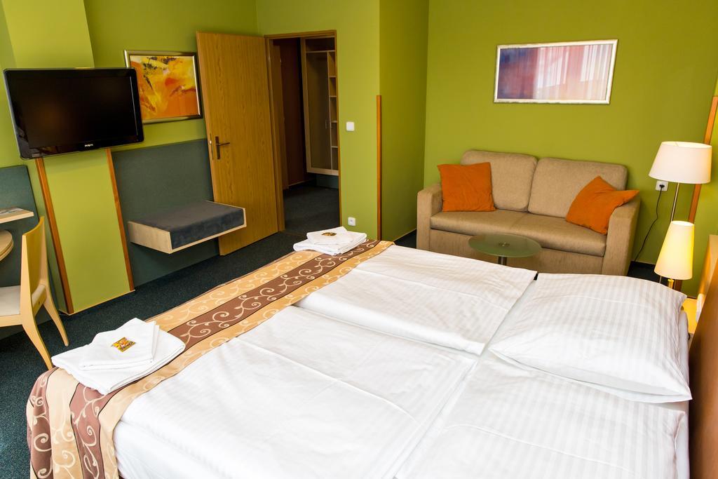 Hotel Rieger Garni ยีชิน ภายนอก รูปภาพ